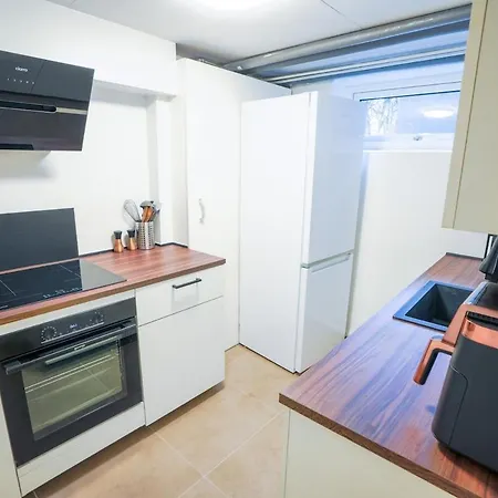 Basement House For 4people With Full Kitchen & Free Parking Odense