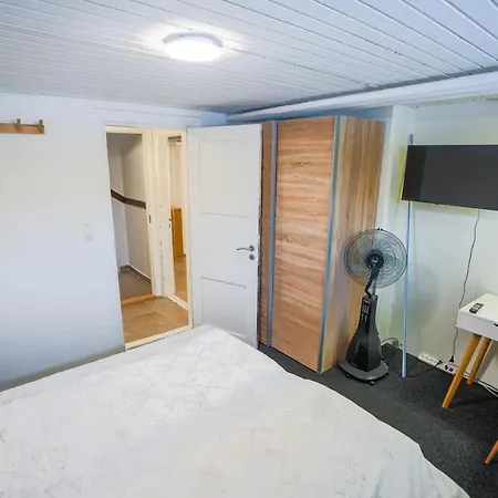 Basement House For 4people With Full Kitchen & Free Parking * Odense