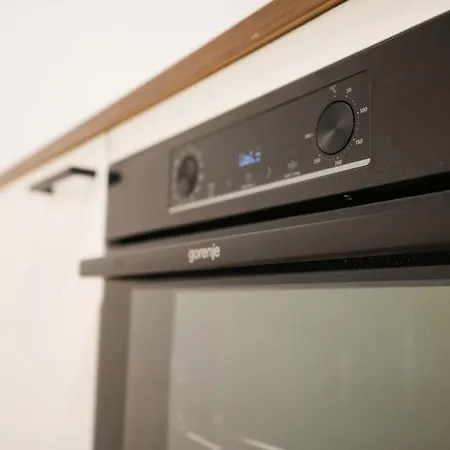 Apartmán Basement House For 4people With Full Kitchen & Free Parking