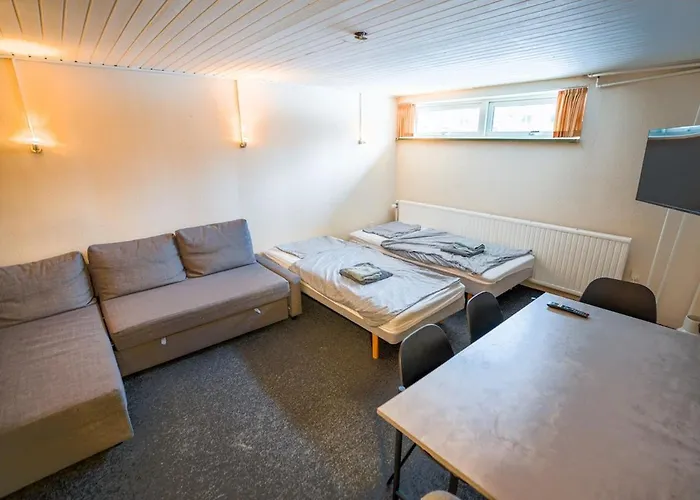 Basement House For 4people With Full Kitchen & Free Parking * Odense